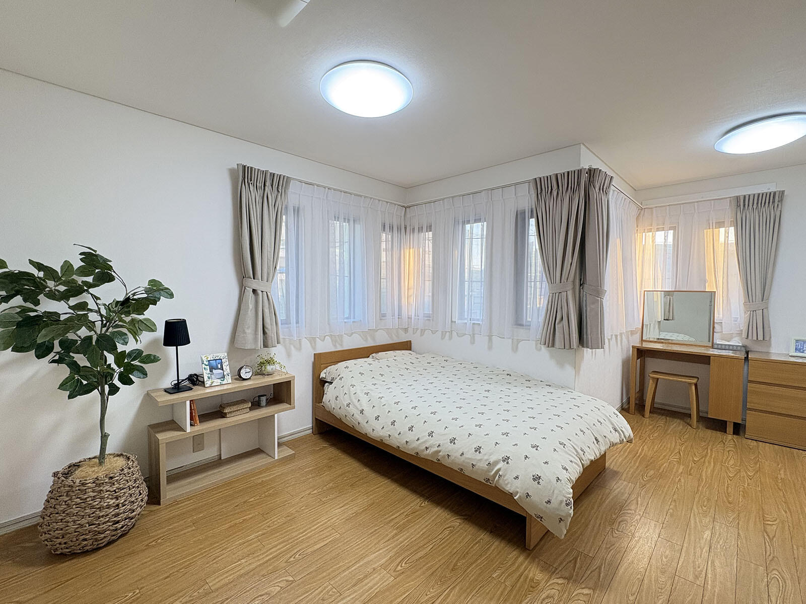 洋室A(11畳)　ベッドサイズ：セミダブル